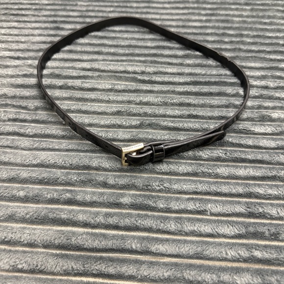 Tommy Hilfiger Skinny Black Leather Belt with Gold Buckle - Picture 2 of 6